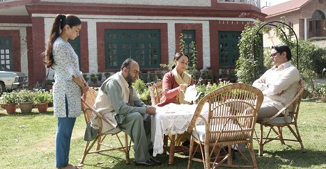 Alia Bhatt, Rajit Kapoor, Soni Razdan, Jaideep Ahlawat - Raazi - Van film
