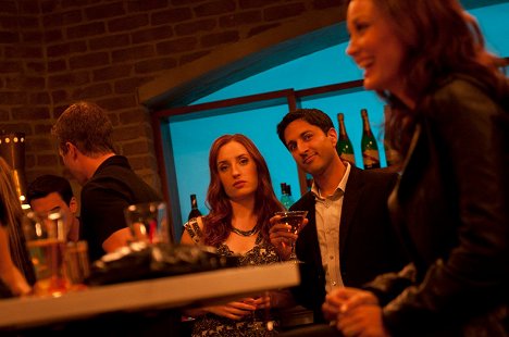 Zoe Lister Jones, Maulik Pancholy - Whitney - First Date - Filmfotos