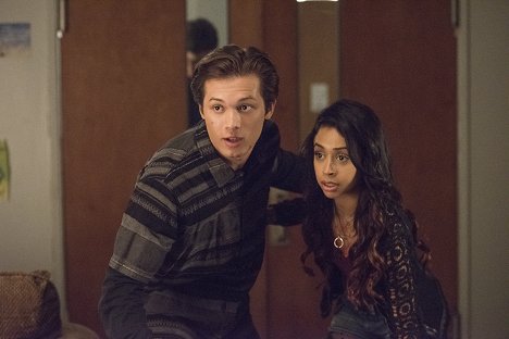 Leo Howard, Liza Koshy - Freakish - Trespass - Filmfotók