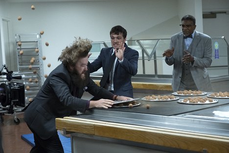 Haley Joel Osment, Josh Hutcherson, Keith David - Future Man - Justice Desserts - Photos