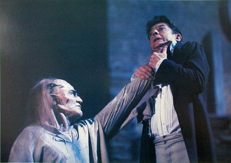 Nick Brimble, John Hurt - Roger Cormans Frankenstein - Filmfotos