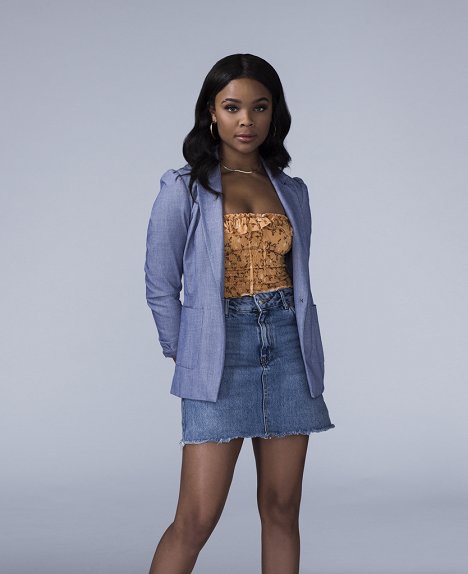 Ajiona Alexus - Light as a Feather - Promokuvat