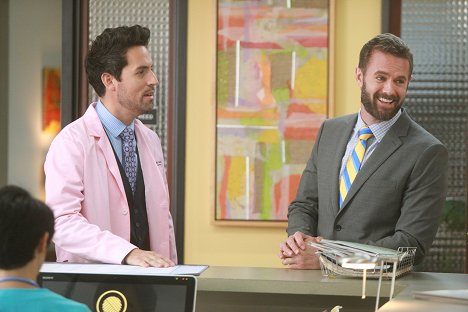 Ed Weeks, Garret Dillahunt - The Mindy Project - Is That All There Is? - Kuvat elokuvasta