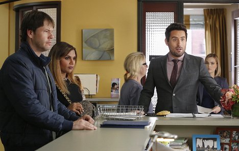 Ike Barinholtz, Mindy Kaling, Ed Weeks, Rebecca Rittenhouse - The Mindy Project - Quand l'infirmière contre-attaque - Film