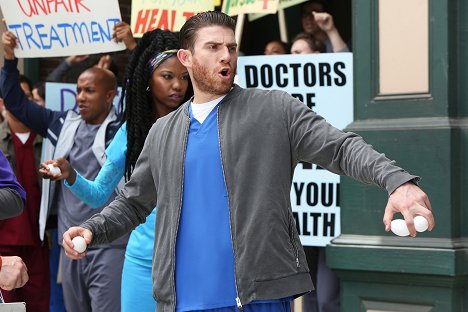 Xosha Roquemore, Bryan Greenberg - The Mindy Project - Margaret Thatcher - Photos