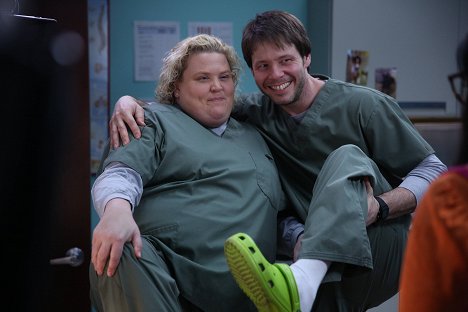 Fortune Feimster, Ike Barinholtz - The Mindy Project - 2 Fast 2 Serious - Van film