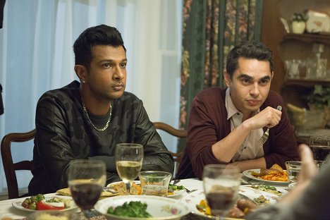 Utkarsh Ambudkar, Max Minghella - The Mindy Project - The Lahiris and the Castellanos​ - Z filmu