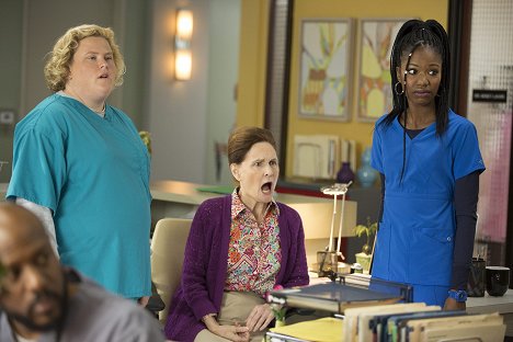 Fortune Feimster, Beth Grant, Xosha Roquemore - The Mindy Project - Mindy and Nanny - Photos