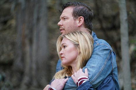 Julia Stiles, Jim Parrack - Trouble - Van film