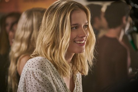 Elizabeth Lail - You – Du wirst mich lieben - Vielleicht - Filmfotos