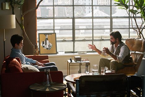 Penn Badgley, John Stamos - You - Everythingship - Kuvat elokuvasta