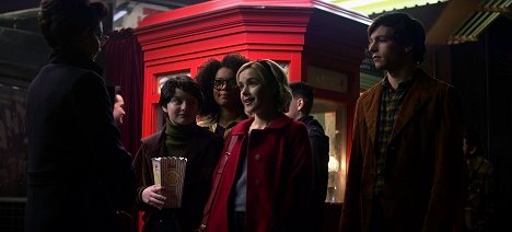 Lachlan Watson, Jaz Sinclair, Kiernan Shipka, Ross Lynch - Las escalofriantes aventuras de Sabrina - Capítulo uno: El país de octubre - De la película