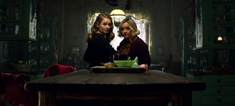 Miranda Otto, Lucy Davis - O Mundo Sombrio de Sabrina - Capítulo um: É tempo de Halloween - Do filme