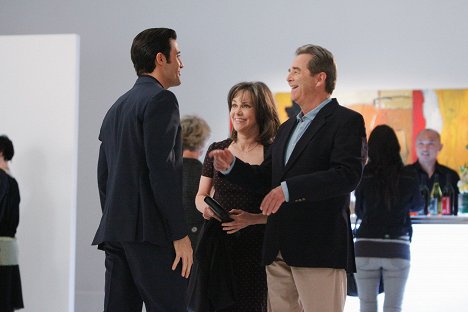 Gilles Marini, Sally Field, Beau Bridges - Brothers & Sisters - Wouldn't It Be Nice - Photos