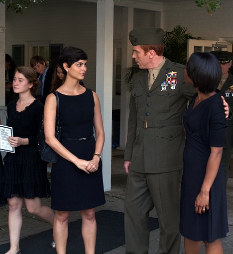 Morena Baccarin, Damian Lewis - Homeland - The Good Soldier - Photos