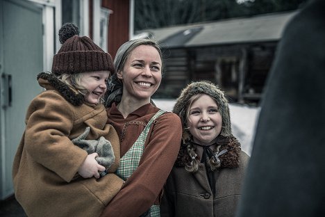 Sointu Vestman, Paula Vesala, Aino Louhimies - Okänd soldat - Kuvat elokuvasta