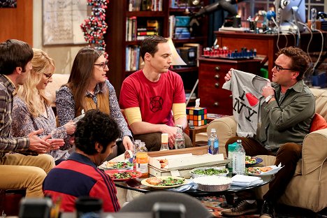 Melissa Rauch, Mayim Bialik, Jim Parsons, Johnny Galecki - The Big Bang Theory - The Wedding Gift Wormhole - Photos