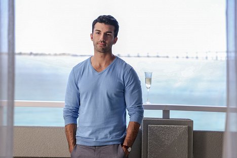 Justin Baldoni - Jane the Virgin - Chapter Forty-Two - Photos