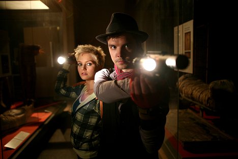 Hannah Spearritt, Andrew Lee Potts - Primeval - Crocodile Fears - Photos