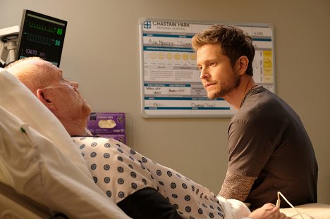 Glenn Morshower, Matt Czuchry - The Resident - After the Fall - Photos