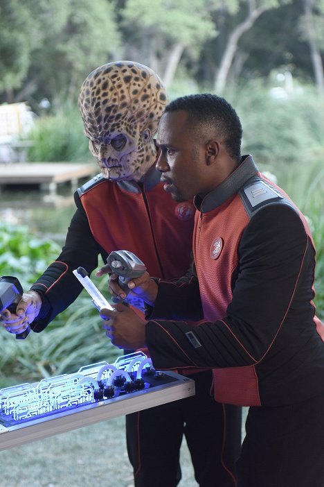 Mike Henry, J. Lee - The Orville - Primal Urges - Photos