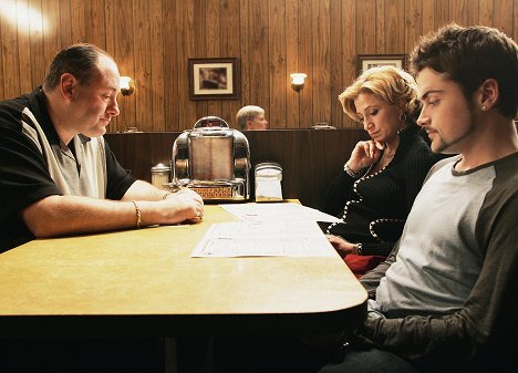 James Gandolfini, Edie Falco, Robert Iler - Die Sopranos - Das große Nichts - Filmfotos