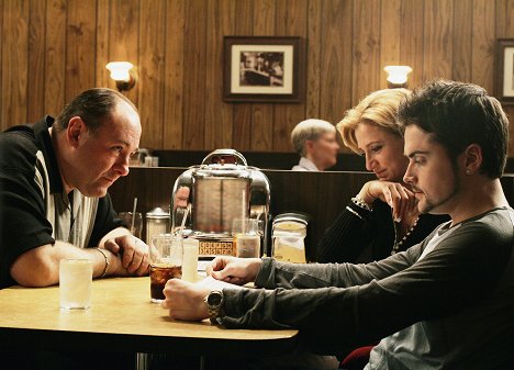 James Gandolfini, Edie Falco, Robert Iler - The Sopranos - Made in America - Photos
