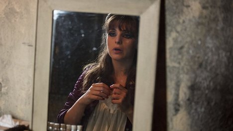 Tamla Kari - Zavolejte porodní sestřičky - Epizoda 1 - Z filmu