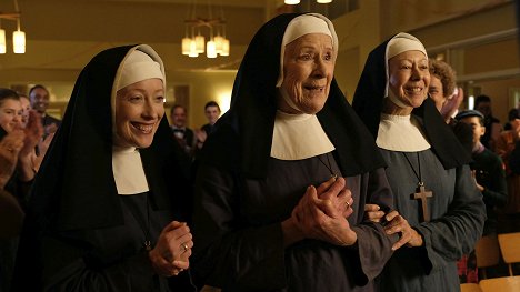 Victoria Yeates, Judy Parfitt, Jenny Agutter - Call the Midwife - Episode 8 - Film