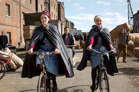 Charlotte Ritchie, Bart Edwards, Helen George - Call the Midwife - Episode 1 - Photos