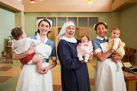 Charlotte Ritchie, Pam Ferris, Linda Bassett - Call the Midwife - Episode 2 - Promoción