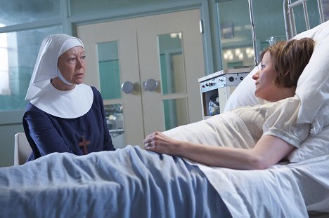 Jenny Agutter, Hayley Carmichael - Call the Midwife - Episode 4 - Photos