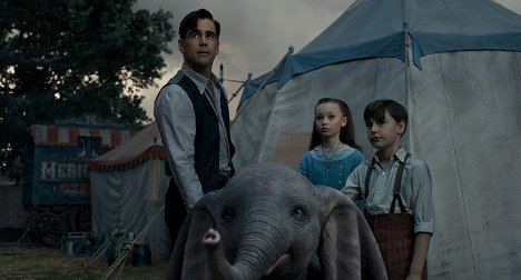 Colin Farrell, Nico Parker, Finley Hobbins - Dumbo - Filmfotos