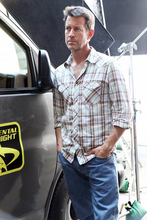James Denton - Desperate Housewives - Watch While I Revise the World - Van film