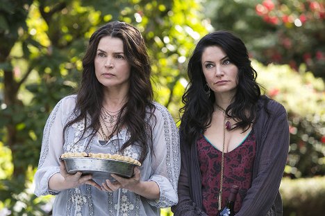 Julia Ormond, Mädchen Amick - Witches of East End - The Son Also Rises - Filmfotók