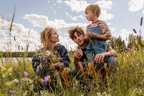 Sofia Pekkari, Rasmus Luthander, Rolf Ek - De dagar som blommorna blommar - Filmfotók