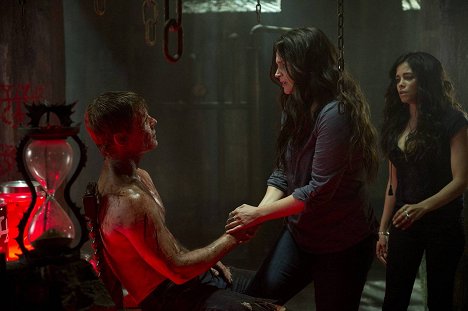 Julia Ormond, Jenna Dewan - Witches of East End - The Brothers Grimoire - Z filmu
