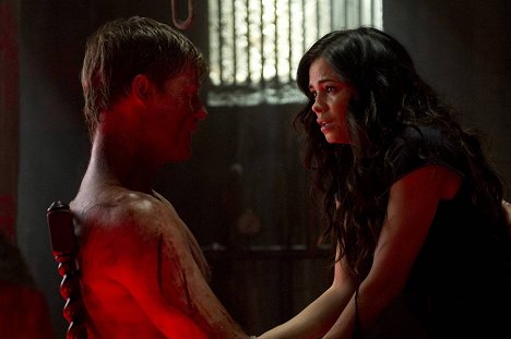 Jenna Dewan - Witches of East End - The Brothers Grimoire - Photos
