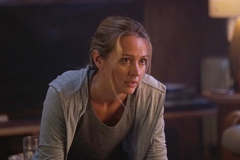 Amy Acker - The Gifted - hoMe - Photos
