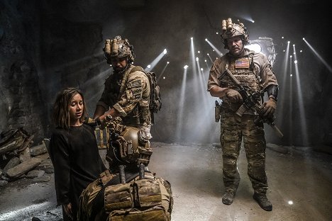 Olesya Rulin, Neil Brown Jr., David Boreanaz - SEAL Team - Things Not Seen - Photos