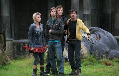 Hannah Spearritt, Jason Flemyng, Andrew Lee Potts - Primeval - Oh, Brother - Photos
