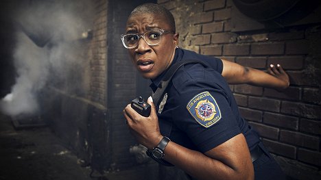 Aisha Hinds - Záchranáři L. A. - Promo