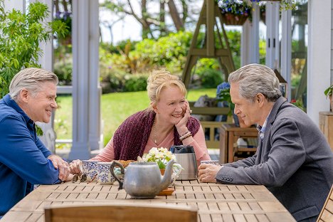 Treat Williams, Diane Ladd, Gregory Harrison - Chesapeake Shores - Forest Through the Trees - Photos