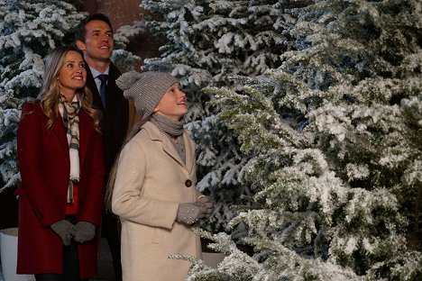 Merritt Patterson, Andrew Cooper, India Fowler - Christmas at the Palace - Film