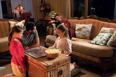 Kayden Magnuson, Jesse Metcalfe, Meghan Ory, Abbie Magnuson - Chesapeake Shores - The Rock Is Going to Roll - Photos