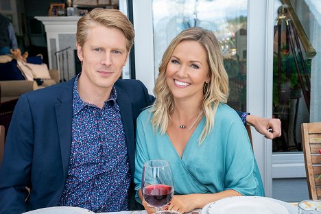 Oliver Rice, Emilie Ullerup - Chesapeake Shores - Here and There - Promokuvat