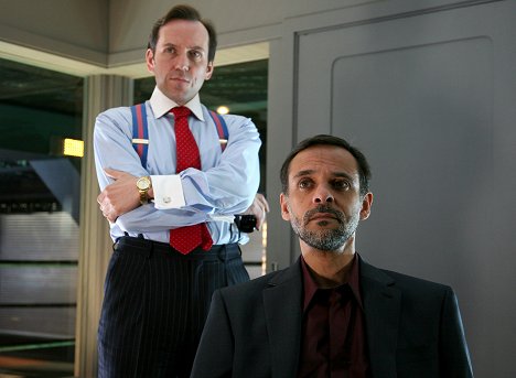 Ben Miller, Alexander Siddig - Siły pierwotne - Verhaltet Euch unauffällig - Z filmu