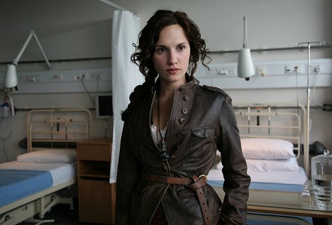 Ruth Bradley - Primeval - Lockdown - Photos