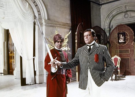 Aharon Ipalé, Oliver Reed - A Ghost in Monte Carlo - Photos