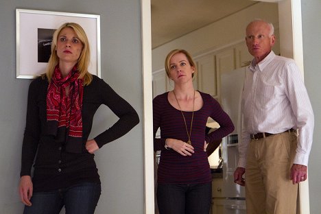 Claire Danes, Amy Hargreaves, James Rebhorn - Homeland - The Vest - Photos